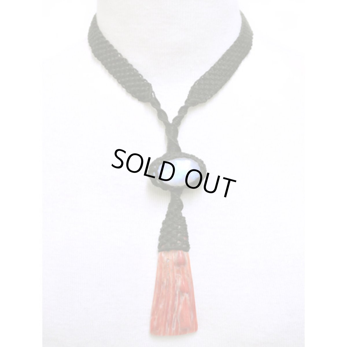 画像2: X-tribal「スポンディラス・ムーンストーン・ネックレス」 (2)