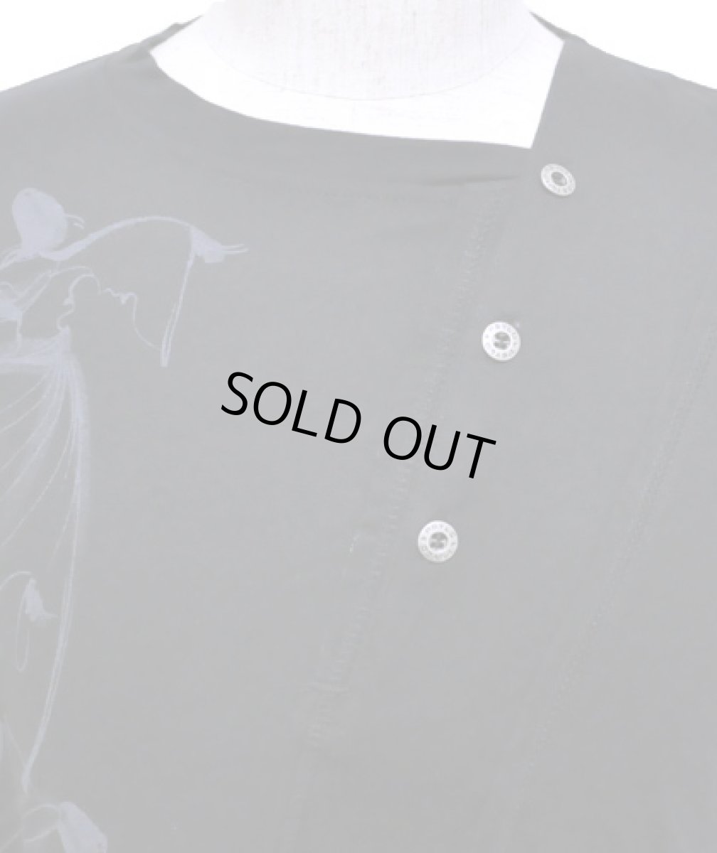 画像2: PSYLO メンズ・カットソー「Slanted Tee / ブラック」 (2)