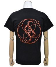 画像4: SPACE TRIBEメンズ・Tシャツ「UV Orange DNA Orbit」 (4)