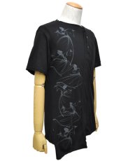 画像2: PSYLO メンズ・半袖カットソー「Slanted Tee / ブラック」 (2)