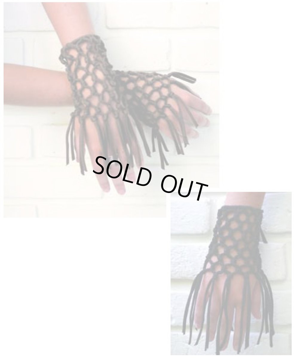 画像2: KAYO - Anime Clothing ハンドアクセサリー「Goddess Hand Cuff / ブラック」 (2)