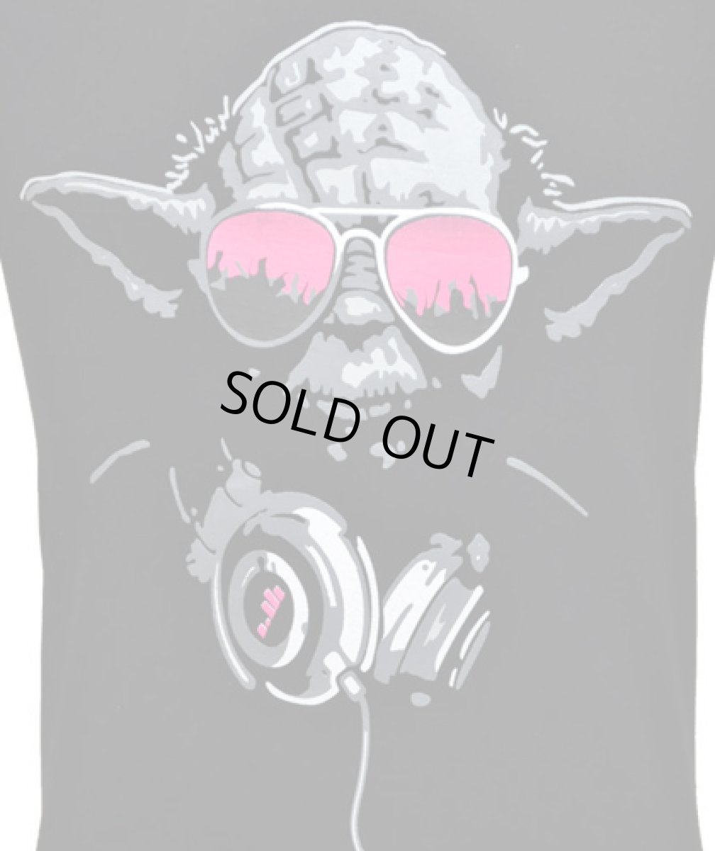 画像2: ユニセックス・Tシャツ「DJ Yoda / ブラック×ピンク」Sサイズ (2)