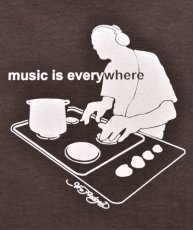 画像4: メンズ・Tシャツ「Music is Everywhere  / ブラウン」 (4)