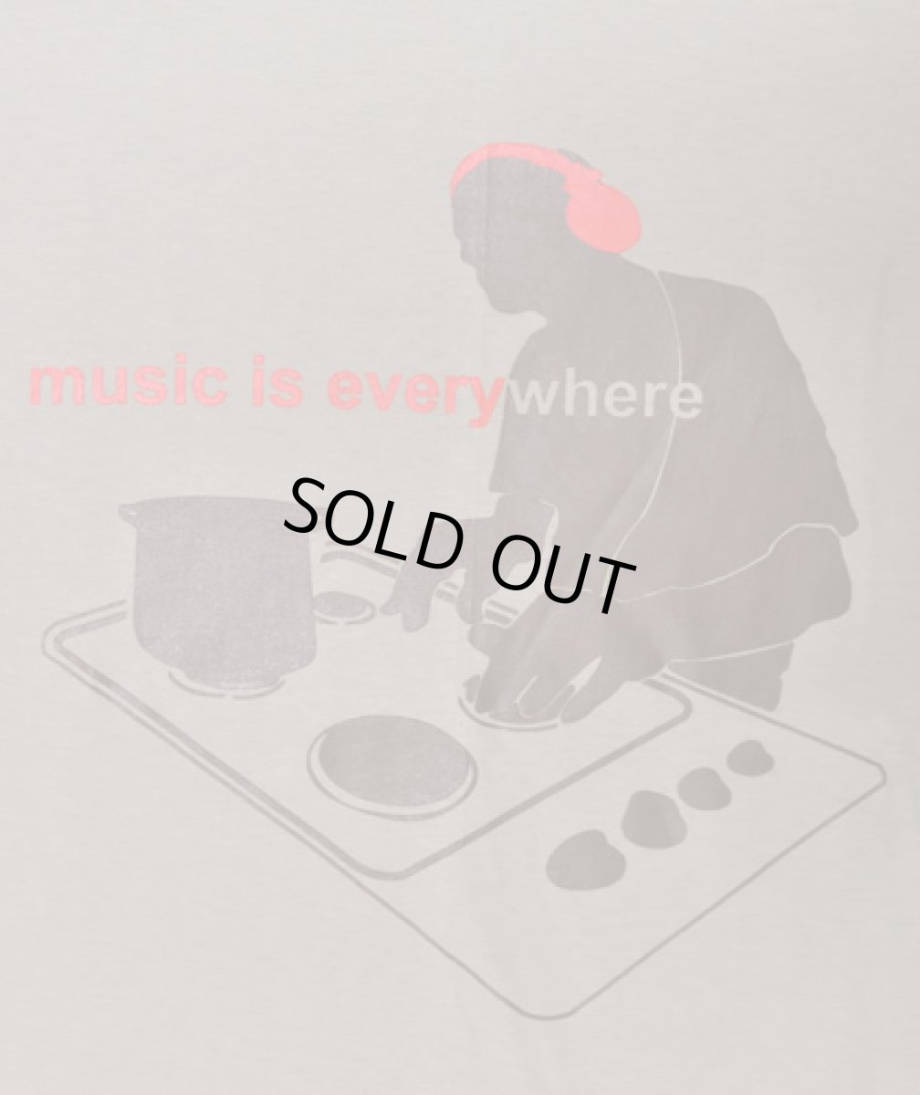 画像2: メンズ・Tシャツ「Music is Everywhere  / ベージュ」 (2)