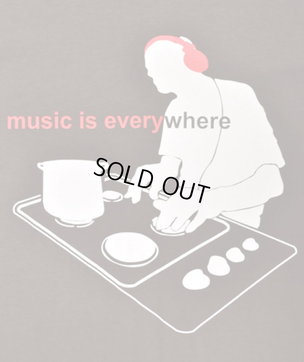 画像2: メンズ・Tシャツ「Music is Everywhere  / ブラウン」 (2)