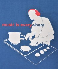 画像2: メンズ・Tシャツ「Music is Everywhere  / ブルー」 (2)