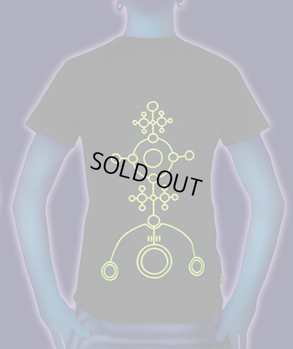 画像2: SPACE TRIBEメンズ・Tシャツ「UV Yellow Alien Glyph」 (2)