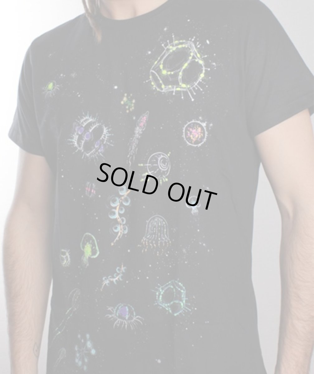 画像2: PLAZMA メンズTシャツ「Under & Above / ブラック」 (2)