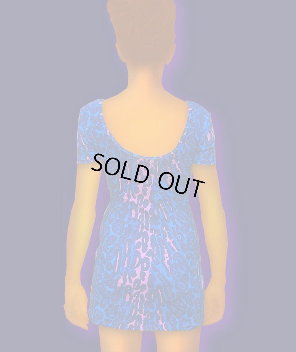 画像2: SPACE TRIBEレディース・半袖ワンピース「Blue Leopard」 (2)