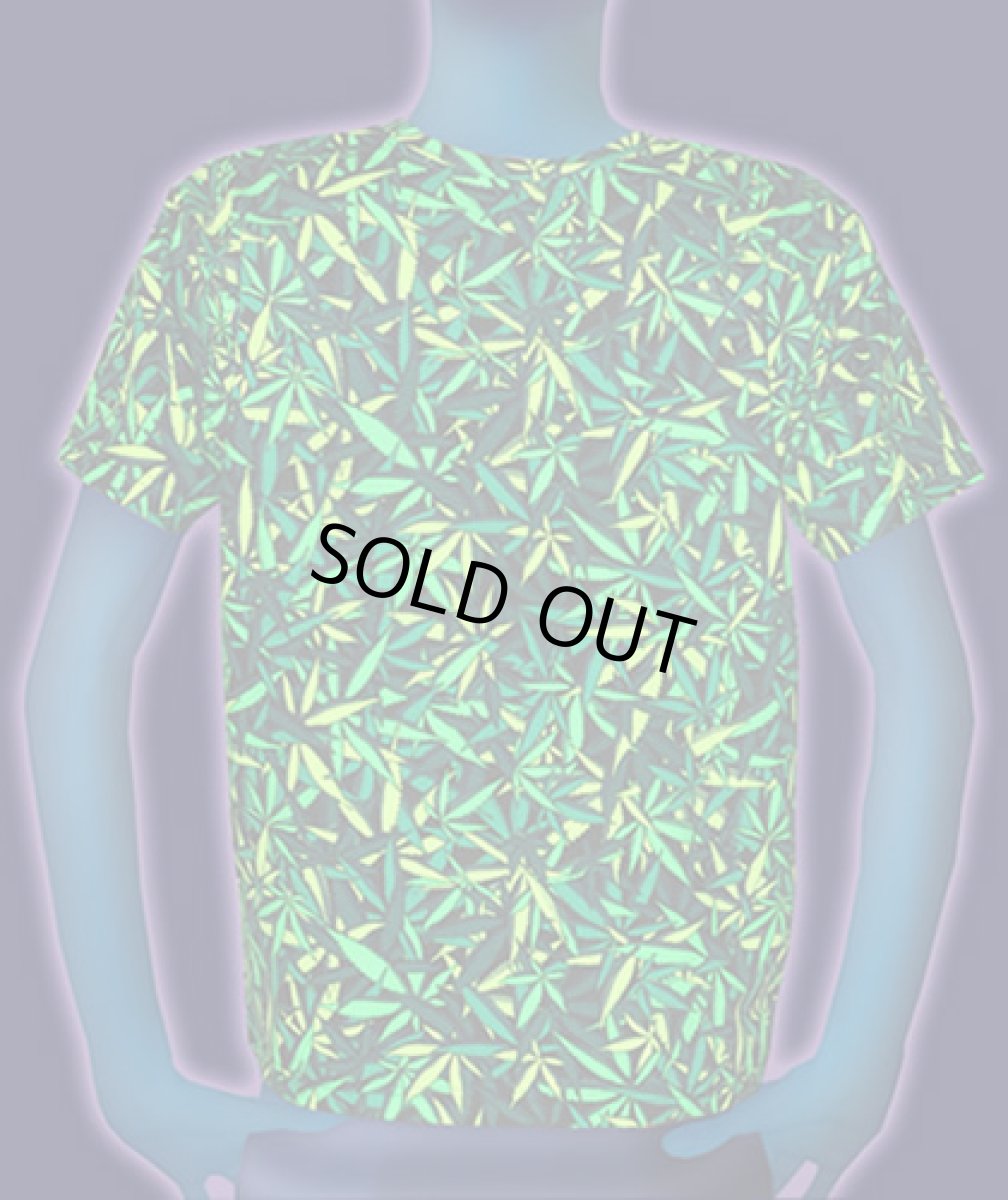 画像2: SPACE TRIBEメンズ・Tシャツ「クラシックサイズ - Sea of Green Weed」 (2)