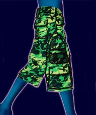 画像1: SPACE TRIBEメンズ・ハーフパンツ「Fluffy / Green Camouflage」 (1)