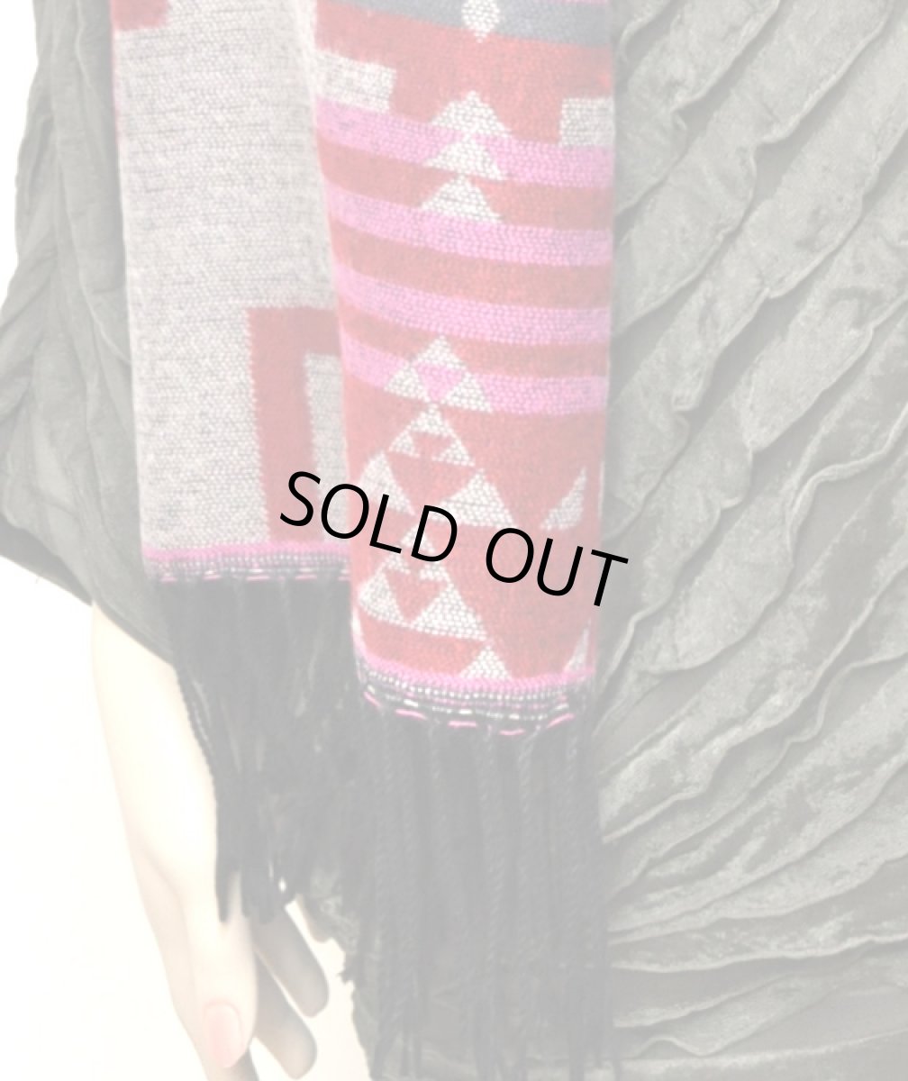 画像2: ネイティブ柄・ボリュームマフラーストール／オートミール×レッド (2)