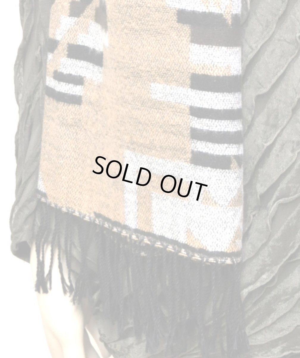 画像2: ネイティブ柄・ボリュームマフラーストール／オートミール×ベージュ (2)