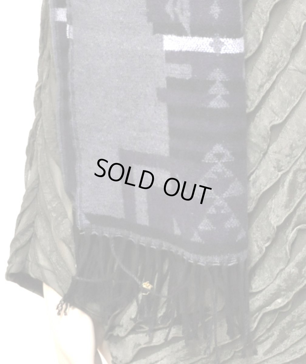 画像2: ネイティブ柄・ボリュームマフラーストール／グレー×ダークパープル (2)