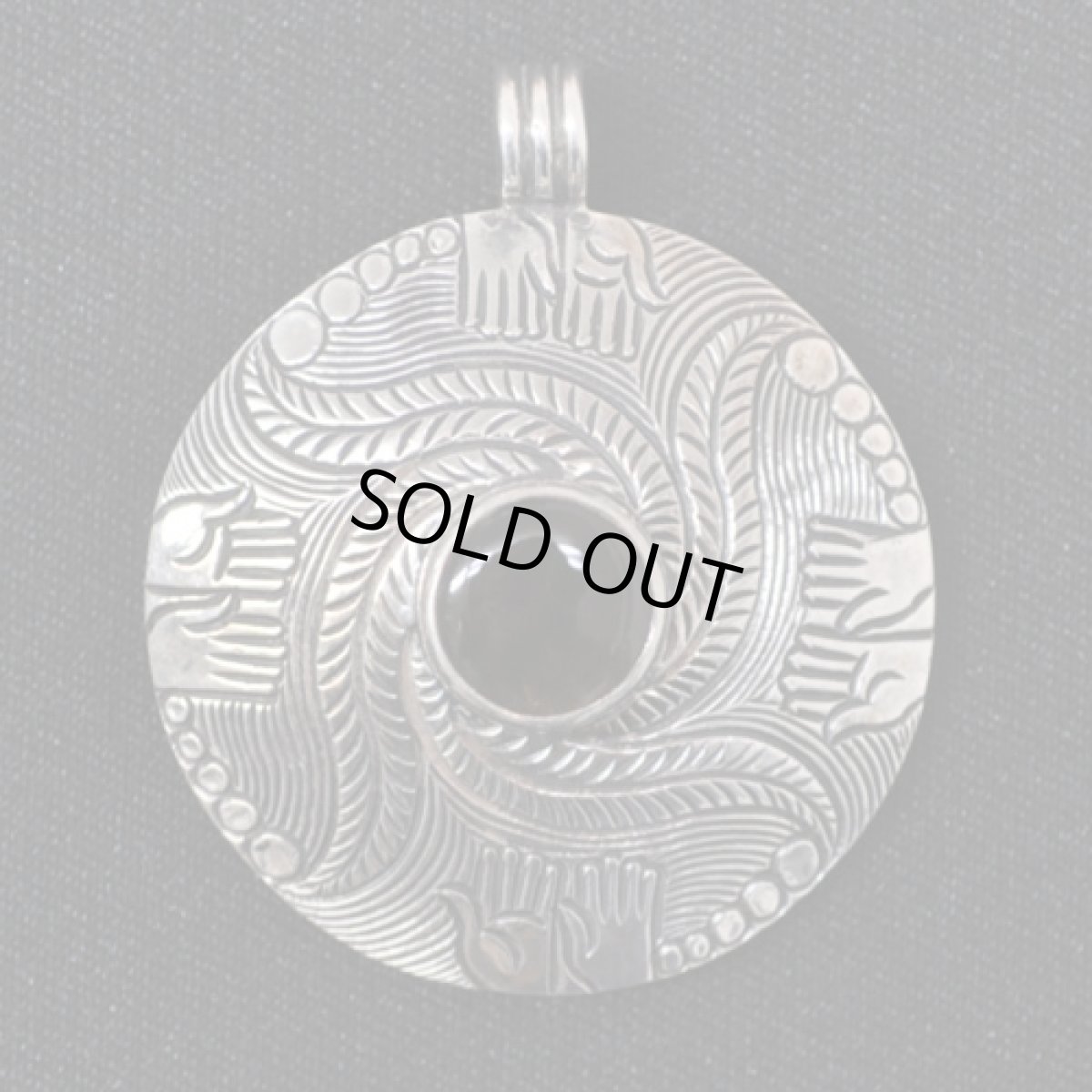 画像3: SHANTI RIOT ペンダントヘッド(革ひも付き)/モルダバイト手のひらまんだらP (3)