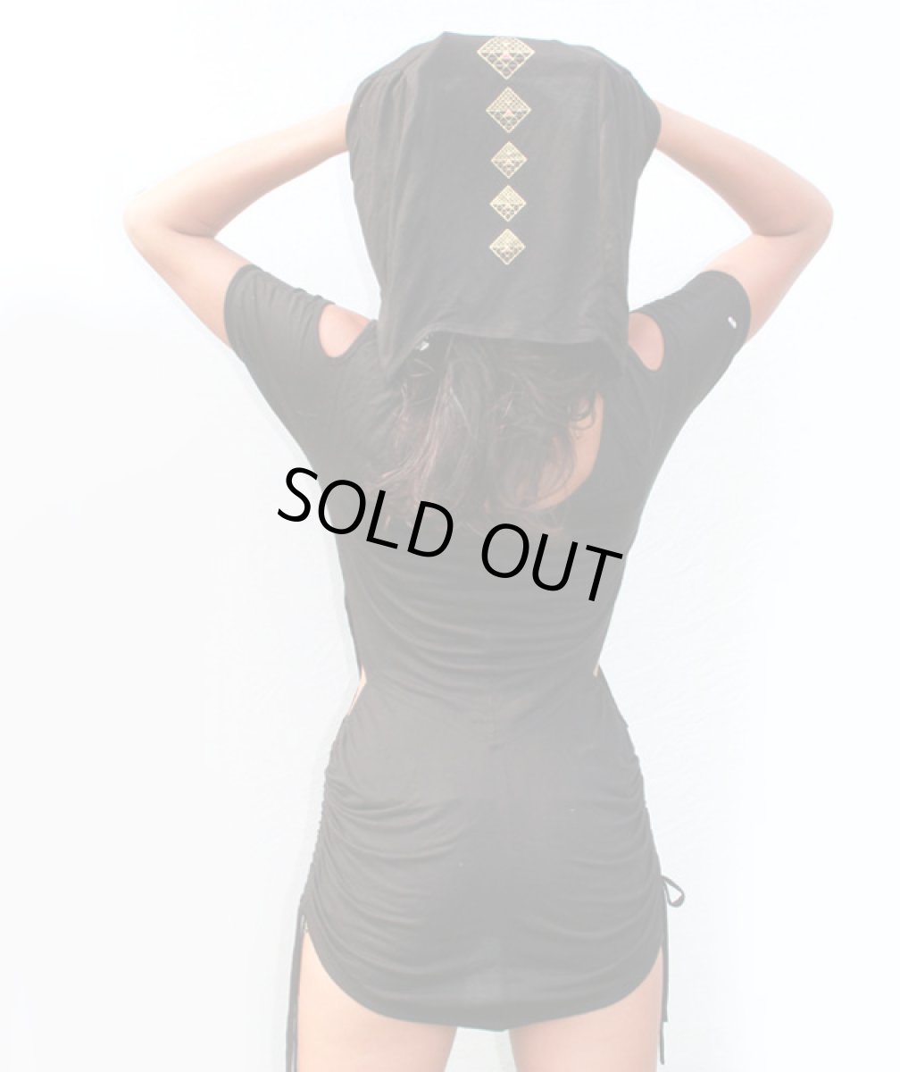 画像2: KAYO - Anime Clothing フード付きチュニック「Pyramid Print Hoodie / ブラック」 (2)