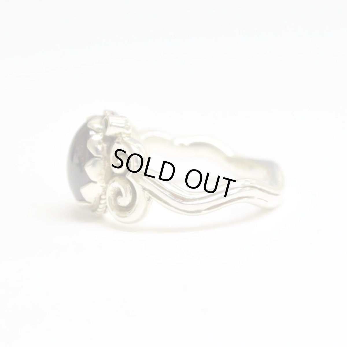 画像2: SHANTI RIOT リング/ガーネット(赤)+グリーントルマリン(小)・蓮と雲 #14号サイズ (2)