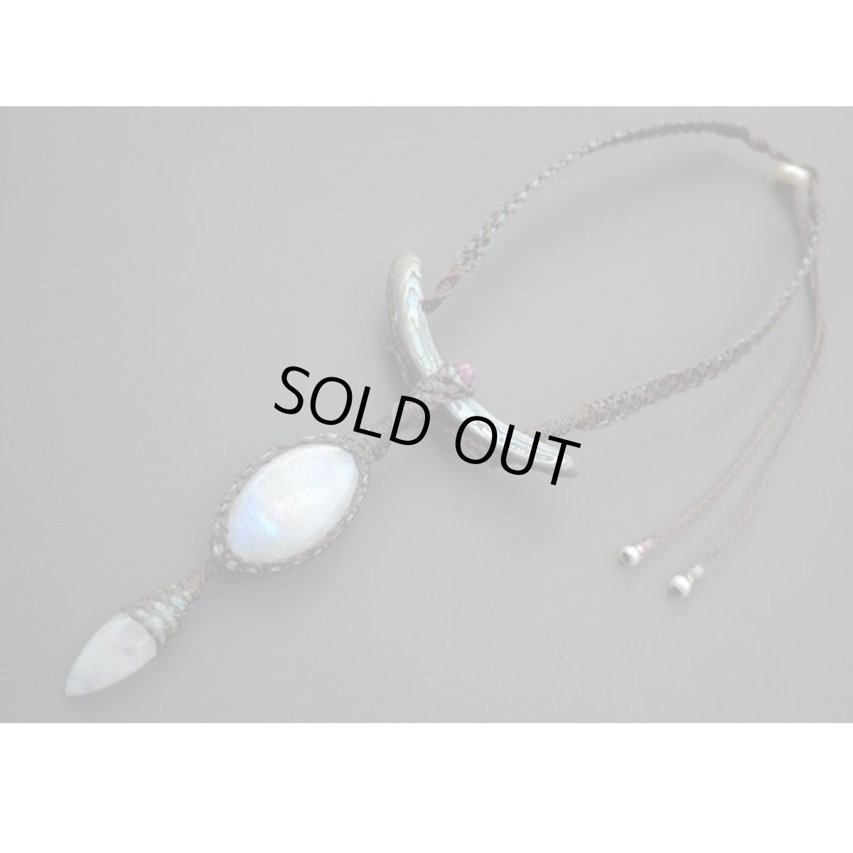 画像2: X-tribal「レインボームーンストーン・ヴィーナス・ネックレス」 (2)