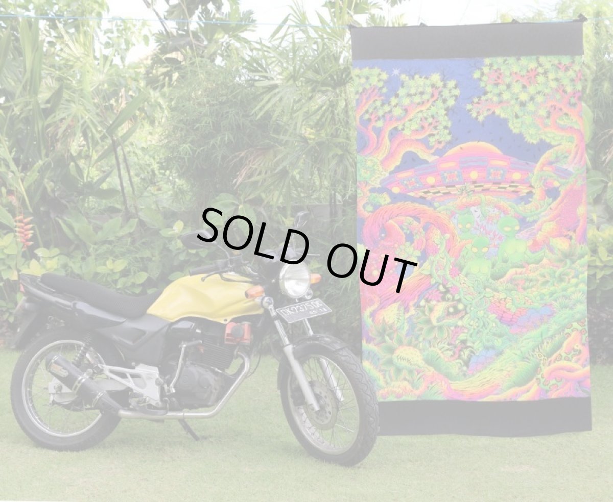 画像4: SPACE TRIBEバティック 1.2m × 2m「Alien Visitors」 (4)