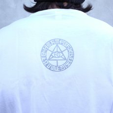 画像3: ALEX GREY  メンズ VネックTシャツ「Secret Writing ／ ホワイト」 (3)