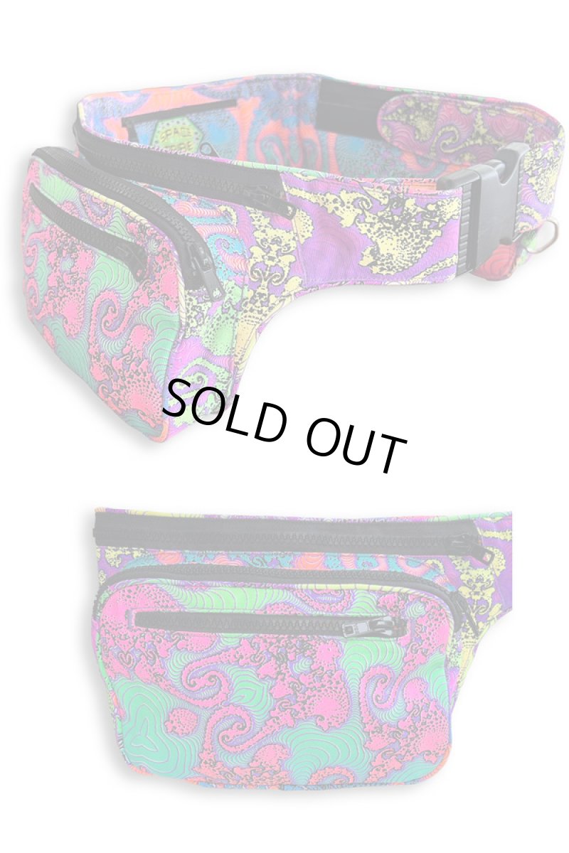画像2: SPACE TRIBE - Utility Belt 10ポケットウエストバッグ「Rainbow Jellyfish Fractal」 (2)