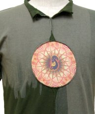 画像2: PUMAYANA メンズ・半袖Tシャツ/グレー×グリーン (2)