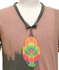 画像2: PUMAYANA メンズ・Vネック半袖Tシャツ / ピンク×グレー (2)