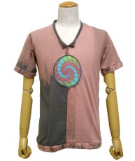 画像1: PUMAYANA メンズ・Vネック半袖Tシャツ「Yage/ピンク×グレー」 (1)