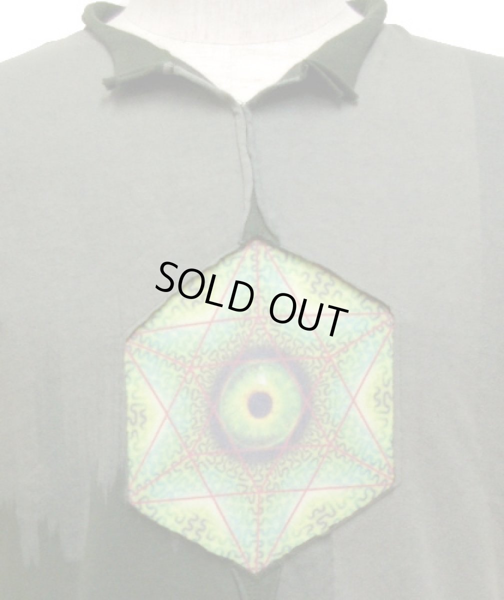 画像2: PUMAYANA メンズ・半袖Tシャツ「ANao / グレー×グリーン」 (2)