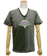 画像1: PUMAYANA メンズ・Vネック半袖Tシャツ「Mescaline/グレー×グリーン」 (1)