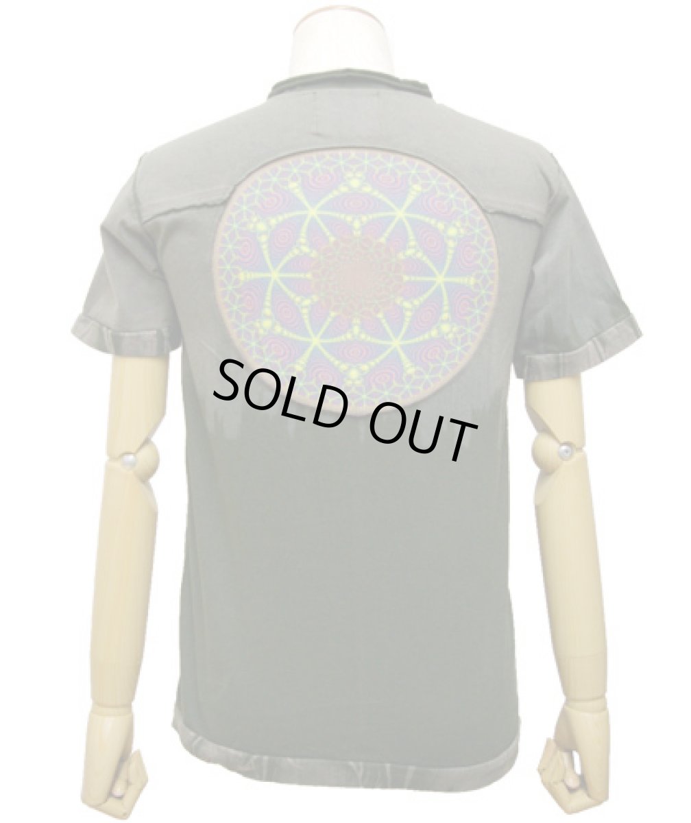 画像3: PUMAYANA メンズ・Vネック半袖Tシャツ「Mescaline/グレー×グリーン」 (3)