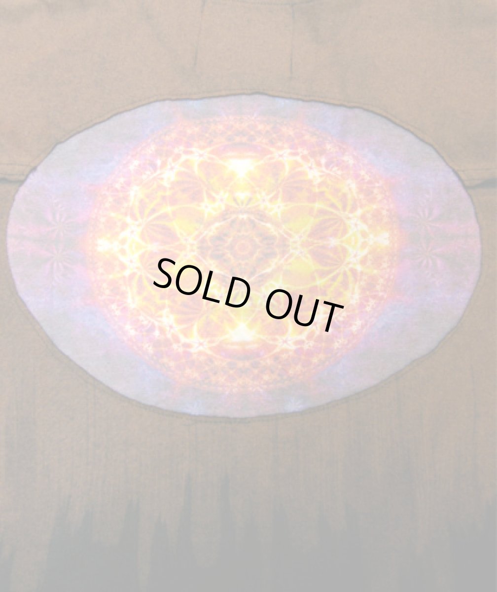 画像4: PUMAYANA メンズ・Vネック半袖Tシャツ「Selvayana / ブラウン×ブラック」 (4)