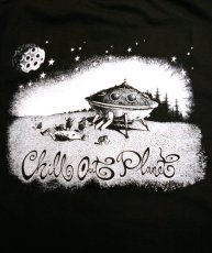 画像2: CHILL OUT PLANETメンズ長袖Tシャツ「Ailien Picnic / ブラック×グロウ」 (2)