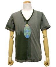 画像1: PUMAYANA メンズ・Vネック半袖Tシャツ/グレー×グリーン (1)
