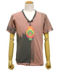 画像1: PUMAYANA メンズ・Vネック半袖Tシャツ / ピンク×グレー (1)